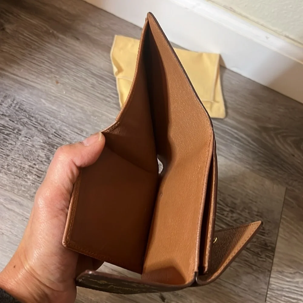 Pre loved authentic LV tri fold short wallet - Picture 7 of 8
